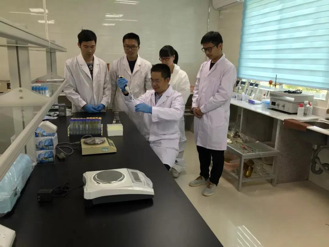 【2019年度廣新榮譽體系先進集體系列報道三：省食品】黨建引領促發展 化危為機見成效