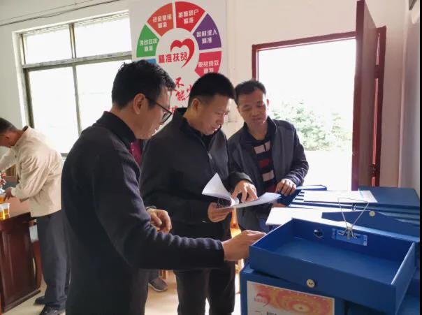 集團黨委副書記、總經理白明韶到鎮南村調研指導脫貧攻堅工作
