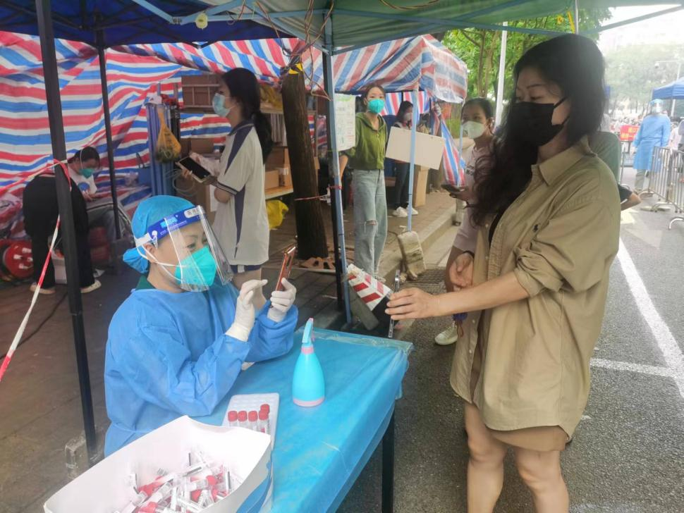 使命在肩，沖鋒在前！廣新集團黨員干部就地“轉崗”變身抗疫志愿者