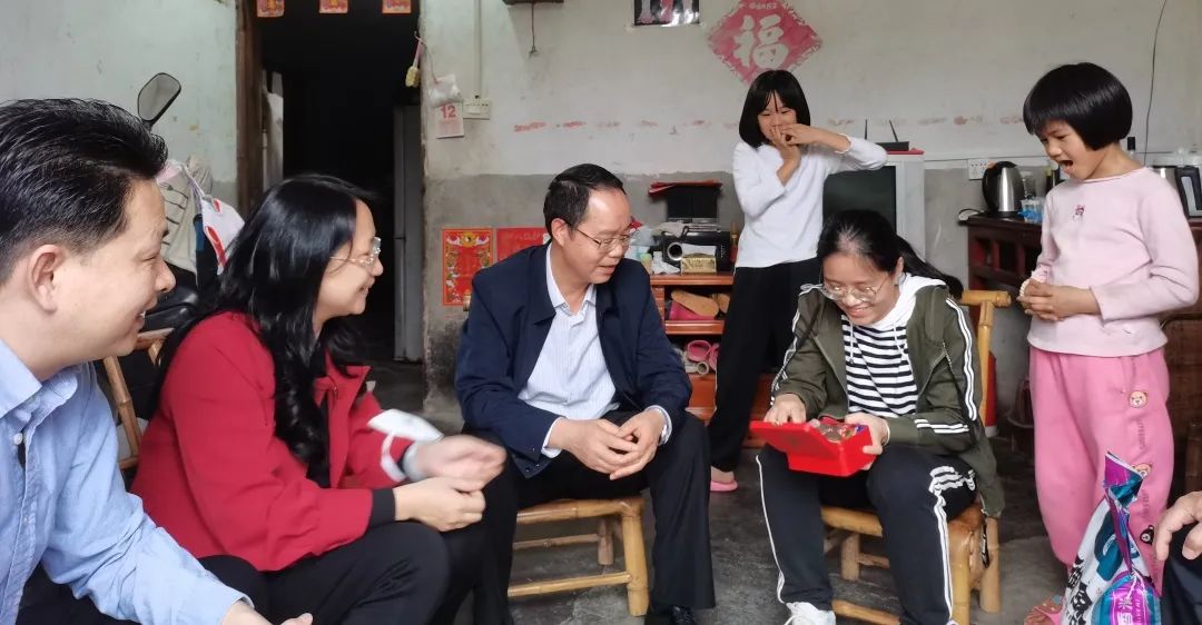 廣新集團黨委副書記、董事、工會主席黃家合帶隊調研指導鄉村振興駐鎮幫扶工作