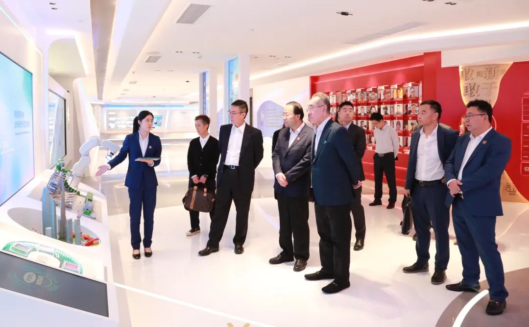 全國政協常委唐英年先生一行到訪廣新集團
