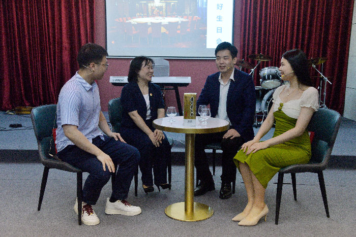 1.招標中心演繹廉潔小劇場——《扣好廉潔從業的第一顆扣子》.jpg